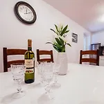 Heart Of Town Apartment *